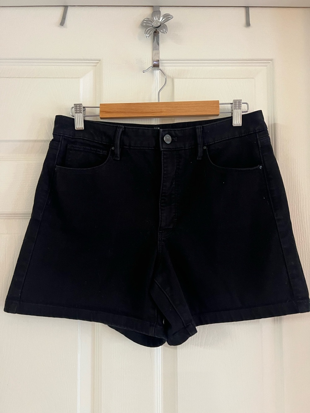 White House Black Market Sculpt Black Denim Shorts Size 12 Mid Rise Stretch